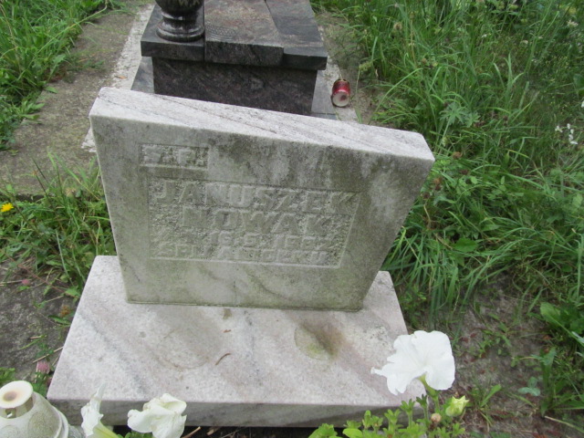 Janusz Nowak 1982 Chrzanów św. Mikołaja - Grobonet - Wyszukiwarka osób pochowanych